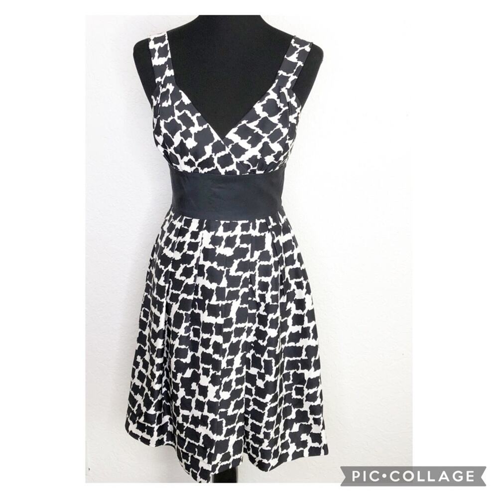 WHBM black‎ white geometric houndstooth print silk fit and flare dress size 2